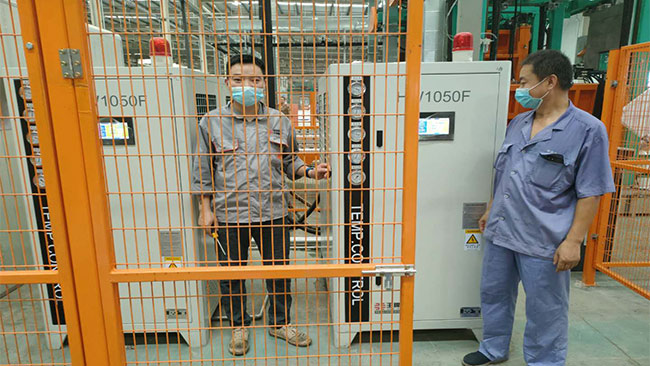 冰箱行業聚氨酯發泡選用恒溫機冷熱一體機