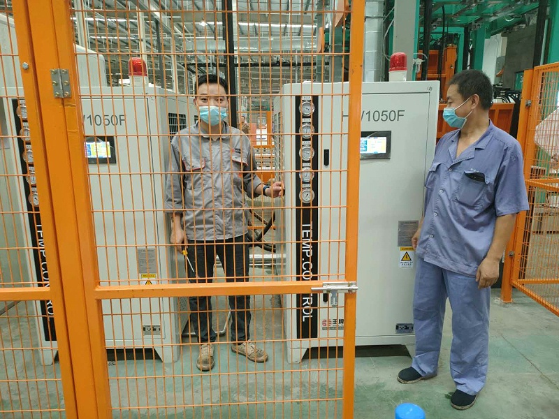 冰箱行業聚氨酯發泡為什們選用恒溫機冷熱一體機 ？